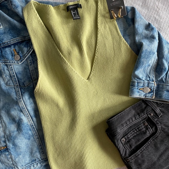Forever 21 Tops - Soft Green Sleeveless Knit Top